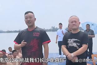 太阳报：生鸡肉事件致球场卫生评级降低，曼联正聘请食品安全人员